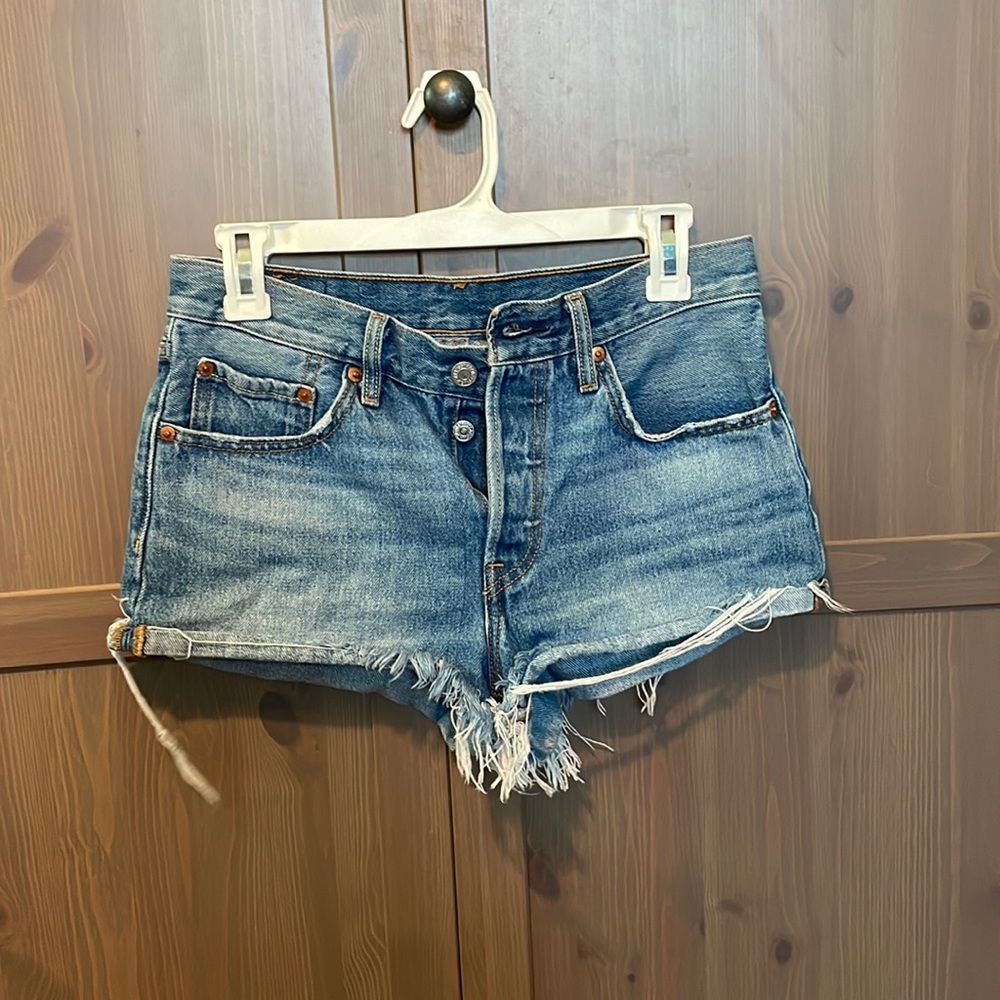 Levi’s mid rise jean shorts